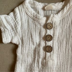 Muslin newborn photoshoot outfit